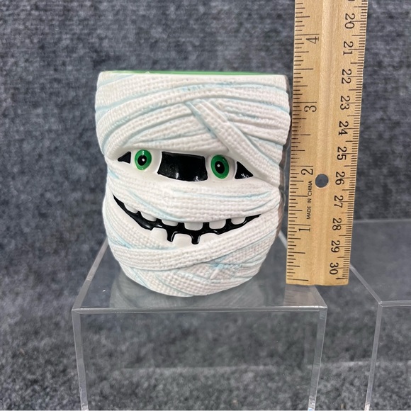 Scentsy Warmer Mummy Under Wraps Halloween Wax Warmer Wall Plug In With Box - Picture 8 of 9